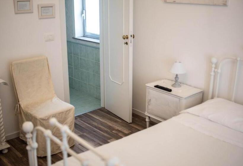 اتاق استاندارد سه نفره, B&b Liola