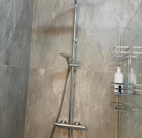 اتاق استاندارد, Room In Private House