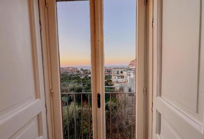 Трехместный Номер Стандарт с Видом, Vanvitelli Palace B&b