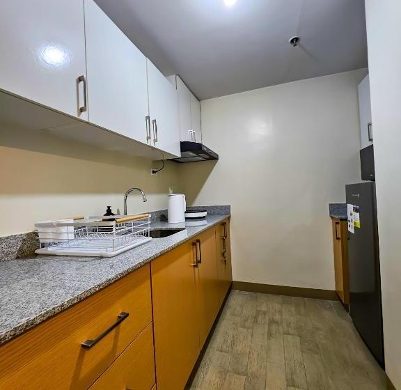 Студио Стандарт с Балконом, Brand New Central Convenience Studio Condo With Balcony In Araneta City Cubao