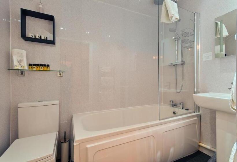 Family Suite, Lauriston & Lawton Court