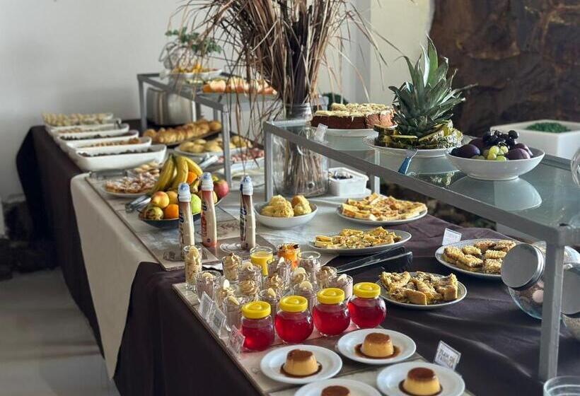 Economy Triple Room, Lujan