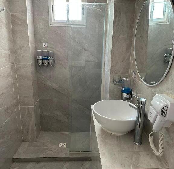 اتاق استاندارد چهار تخته, Lujan