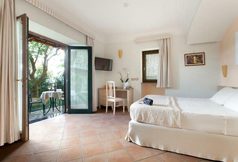 Номер Стандарт, Relais Villa Angiolina