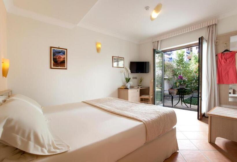 Номер Стандарт, Relais Villa Angiolina