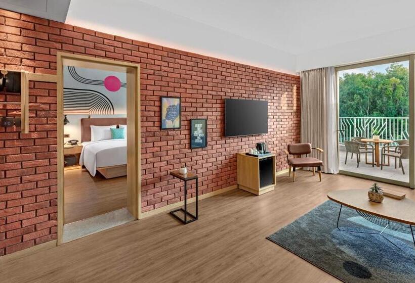 带大床的套房, Moxy Bengaluru Airport Prestige Tech Cloud