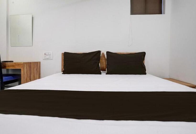 Трехместный Номер Классика, Oyo Hotel Vrindavan Residency