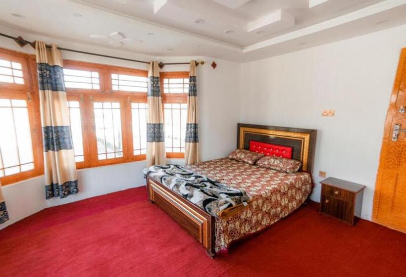 اتاق استاندارد با چشم‌انداز باغ, Royal Guest House