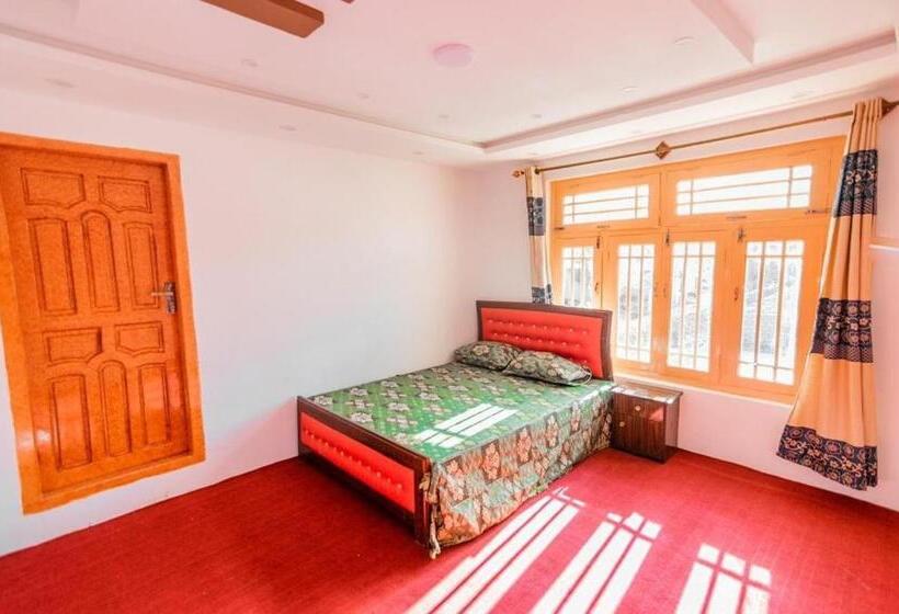 اتاق استاندارد با چشم‌انداز باغ, Royal Guest House
