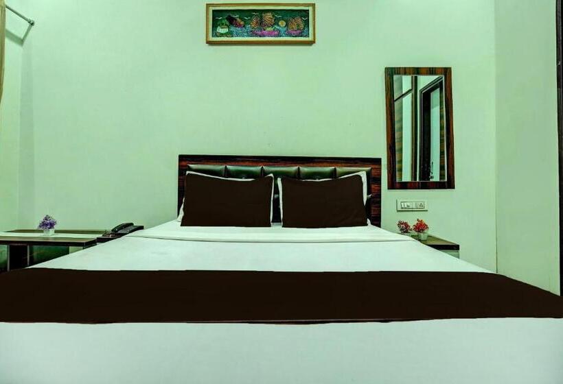 Трехместный Номер Классика, Oyo Hotel Royal Galaxy