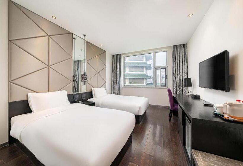 Номер Deluxe, Orange Hotel Shanghai Hongqiao Airport Caoan Road Branch   Free Hongqiao Airport & Hongqiao Train St