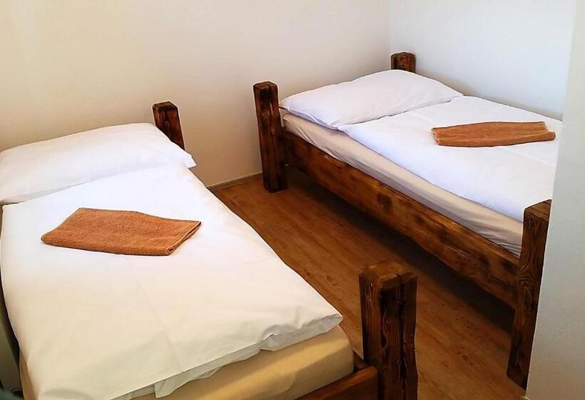 带大床的复式套间, Apartmány šachty