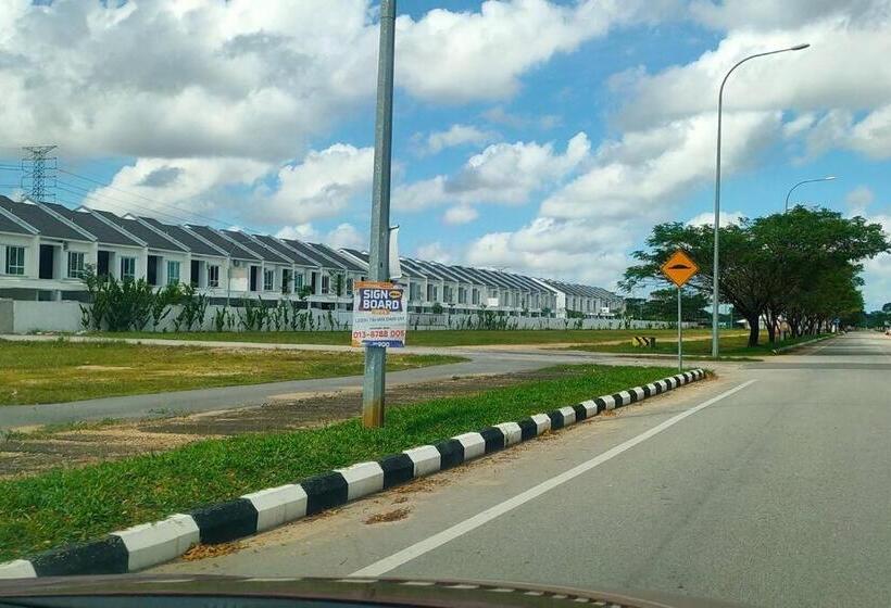 Дом 4 Спальни, Naira Homestay Kota Bharu ,wakaf Che Yeh 4 Bilik 3 Aircond