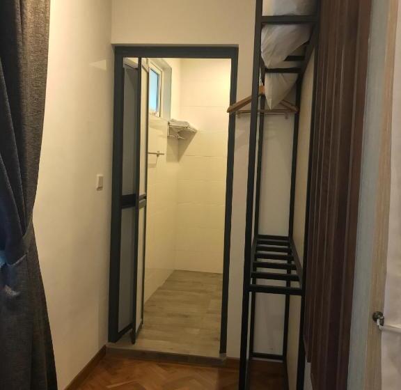 Номер Стандарт, The Corner House