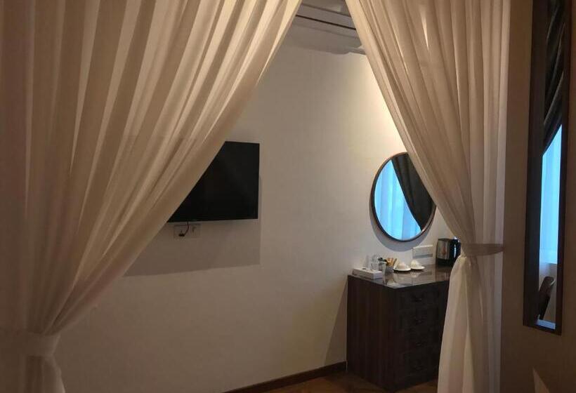 Номер Стандарт, The Corner House