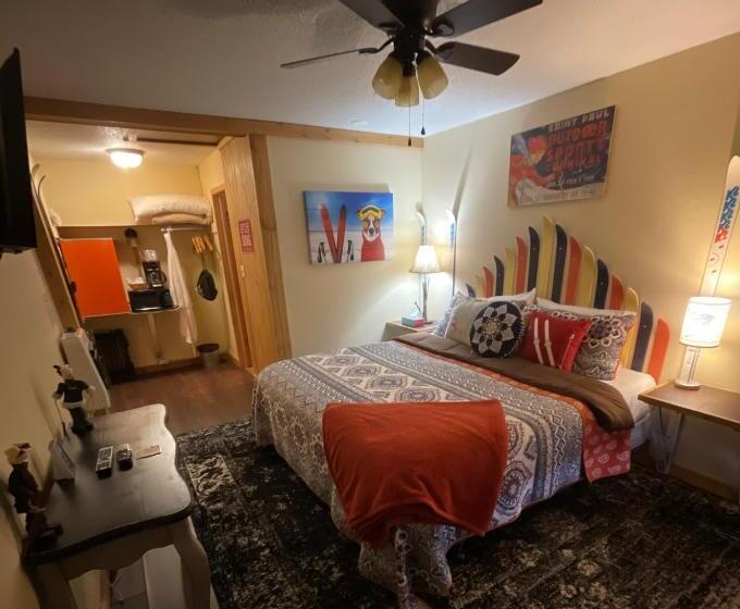 Номер Deluxe Кровать Кинг, Dusty Boots Motel & Cafe