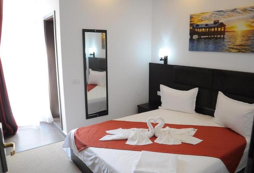 Balkonlu Standart Oda, Evia