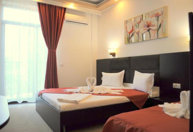 Balkonlu Üç Kişilik Standart Oda, Evia