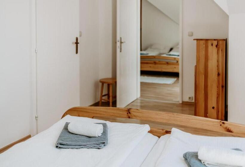 Семейный Номер, Kék Vendégház Family Resort