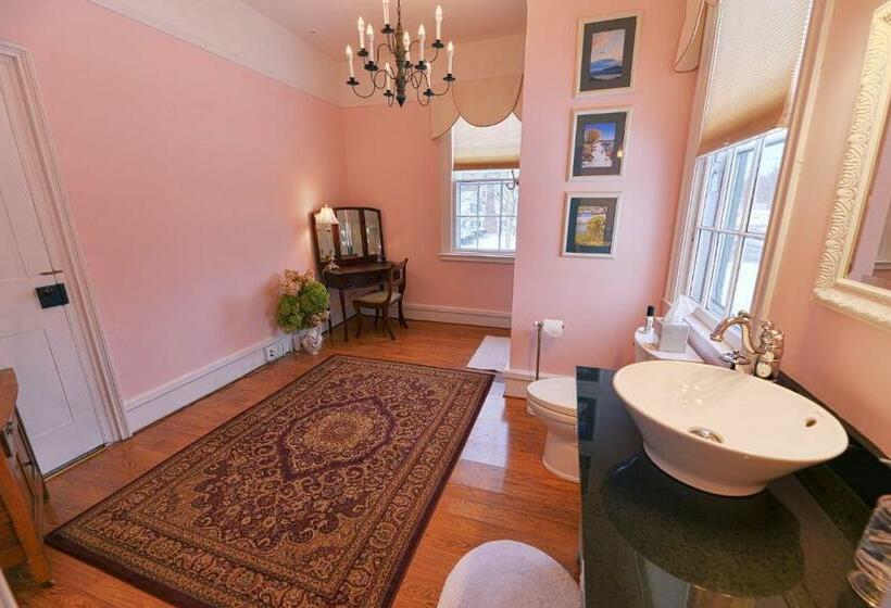 스위트, The Bed And Breakfast At Oliver Phelps