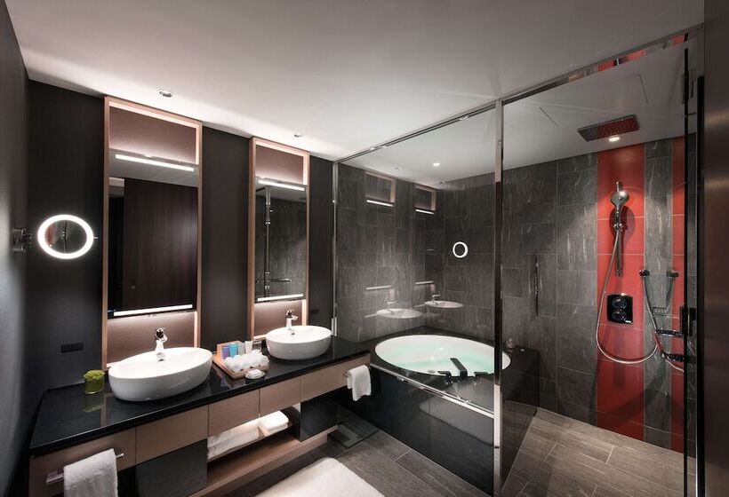 Номер Deluxe, Conrad Osaka