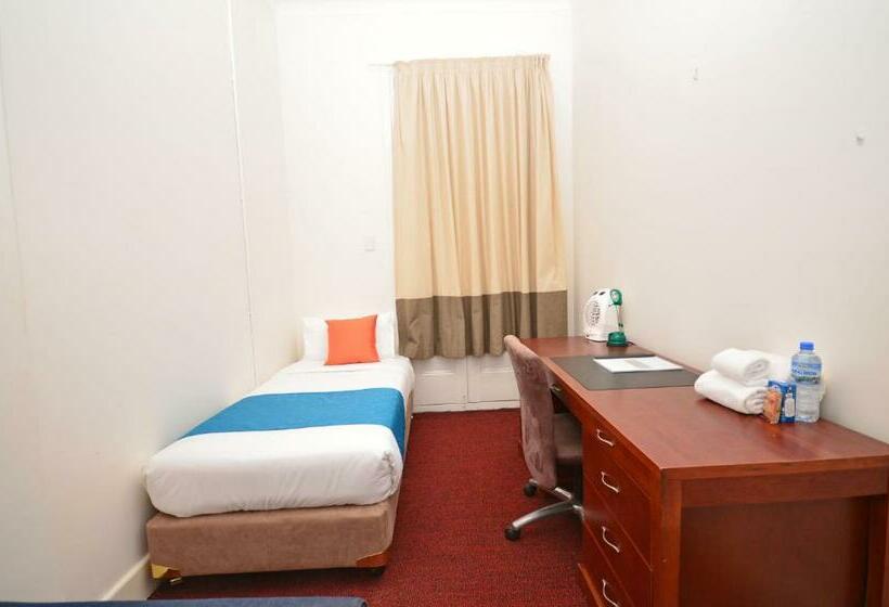 اتاق استاندارد یک نفره, The Hallows Accommodation