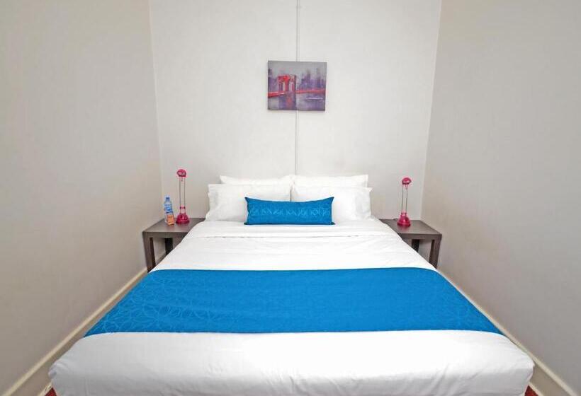 اتاق استاندارد با سرویس بهداشتی مشترک, The Hallows Accommodation