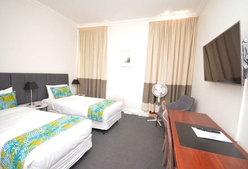 غرفة سوبيريور ثلاثية, The Hallows Accommodation