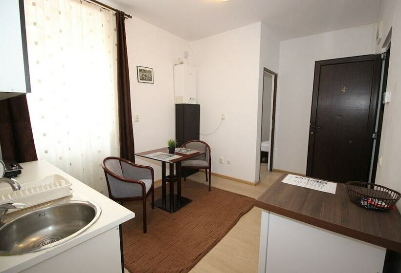 إستوديو قياسى, Main Square Apartments & More