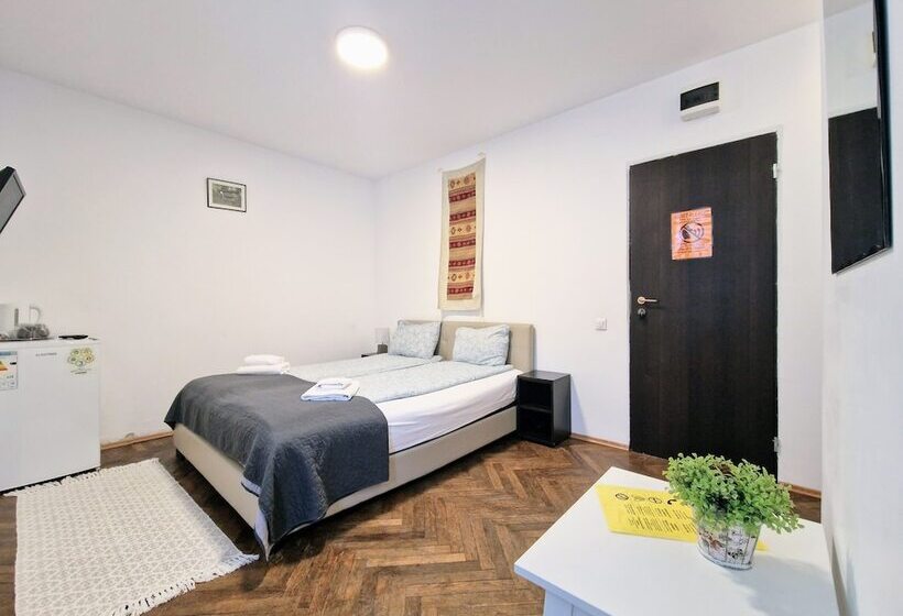 이코노미 룸, Main Square Apartments & More