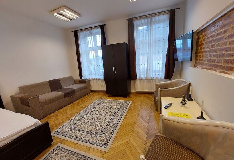 إستوديو قياسى, Main Square Apartments & More