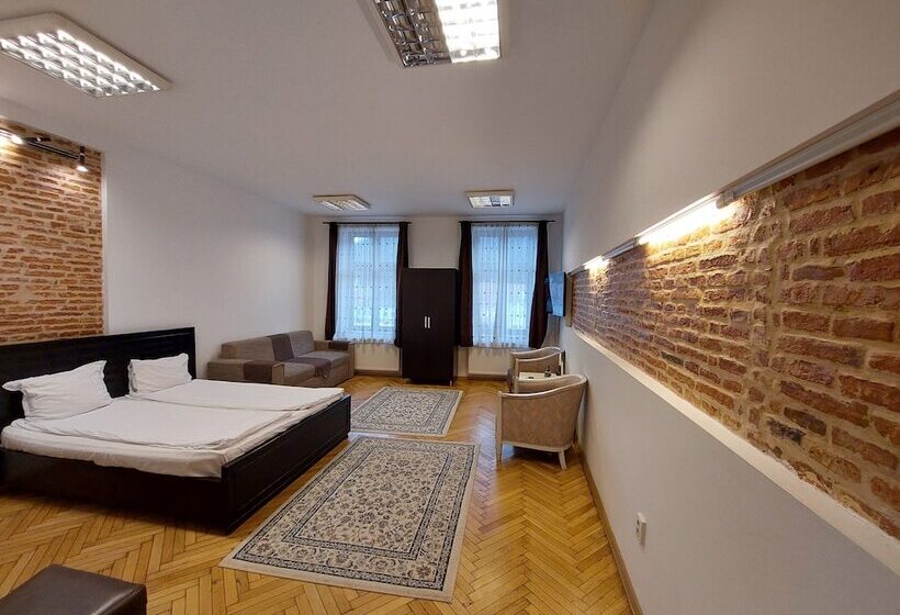 إستوديو قياسى, Main Square Apartments & More