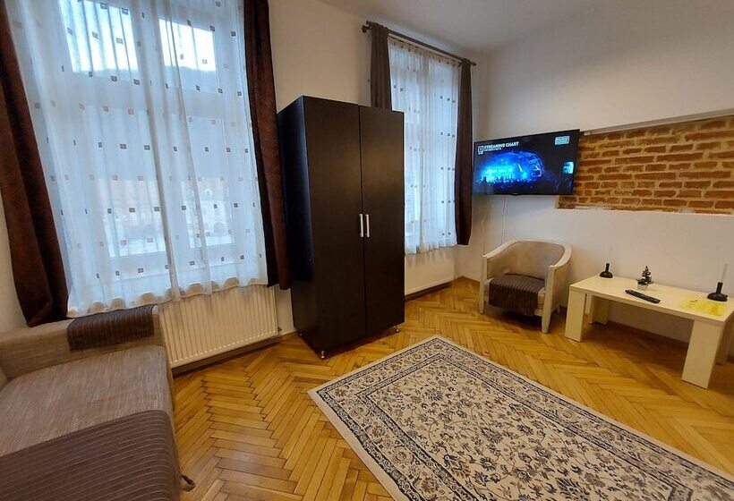 إستوديو قياسى, Main Square Apartments & More