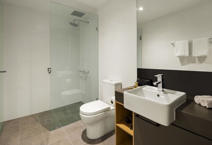 스탠다드 스튜디오, Quest Port Adelaide