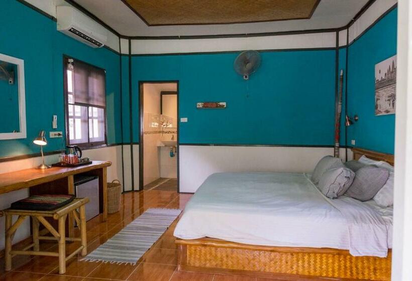 Bungalow Deluxe, Oasis Yoga Bungalows