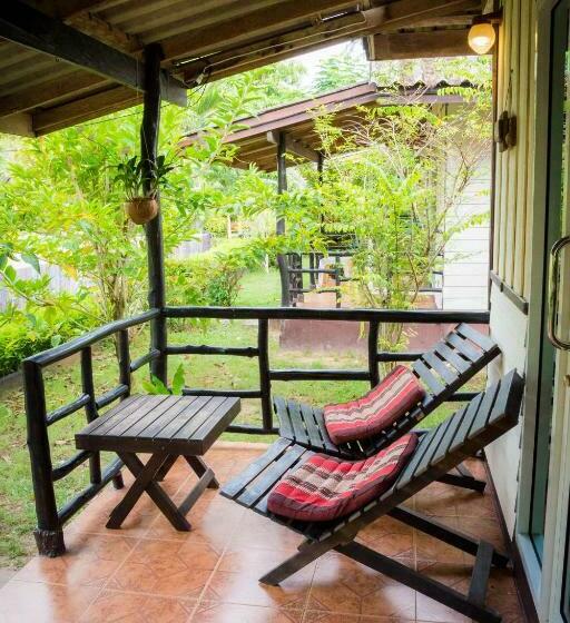 Bungalow Deluxe, Oasis Yoga Bungalows