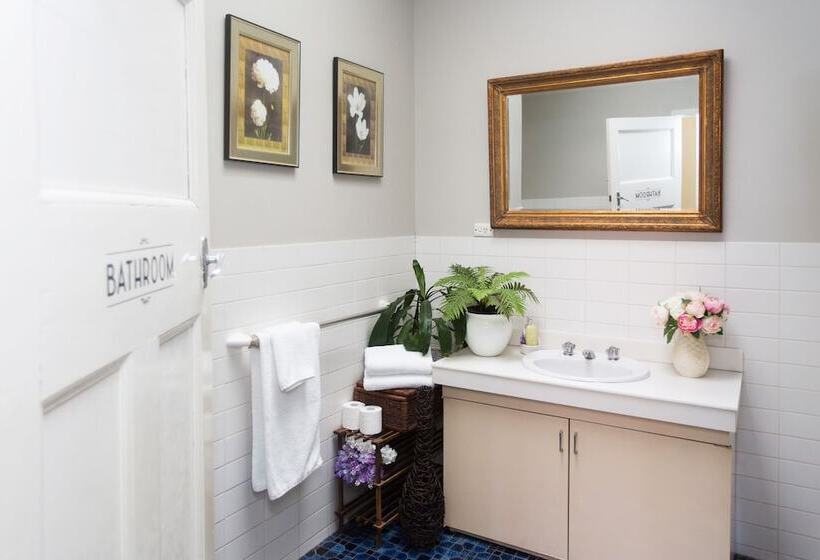 Семейный Номер Совместный Санузел, Southern Railway Hotel Goulburn