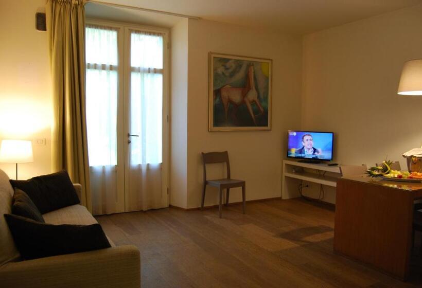 Apartamento 2 Quartos com Jardim, Ceccarini Suite