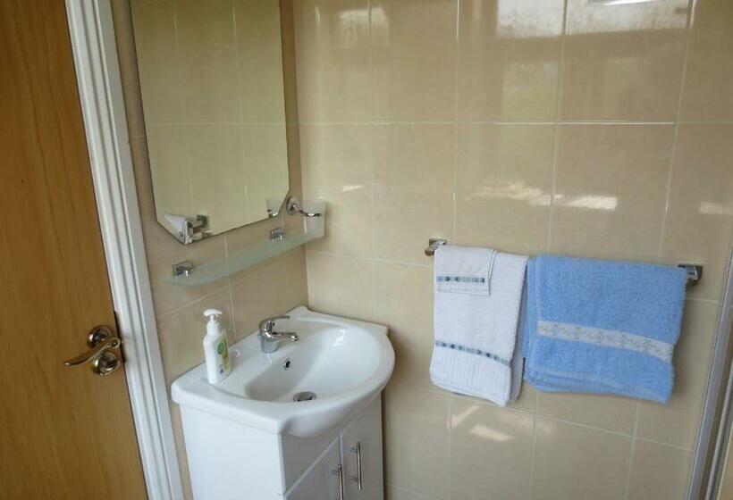 חדר סטנדרט לשלושה, The Stone House B&b