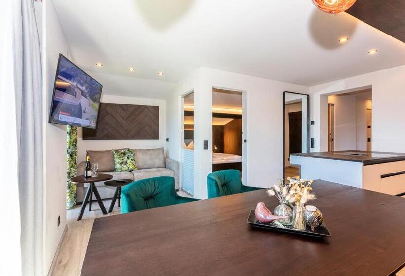 Apartamento 1 Dormitório com Sacada, Hettlerhof