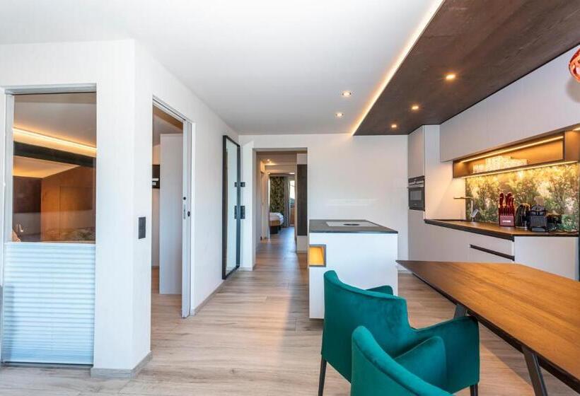 Apartamento 1 Dormitório com Sacada, Hettlerhof