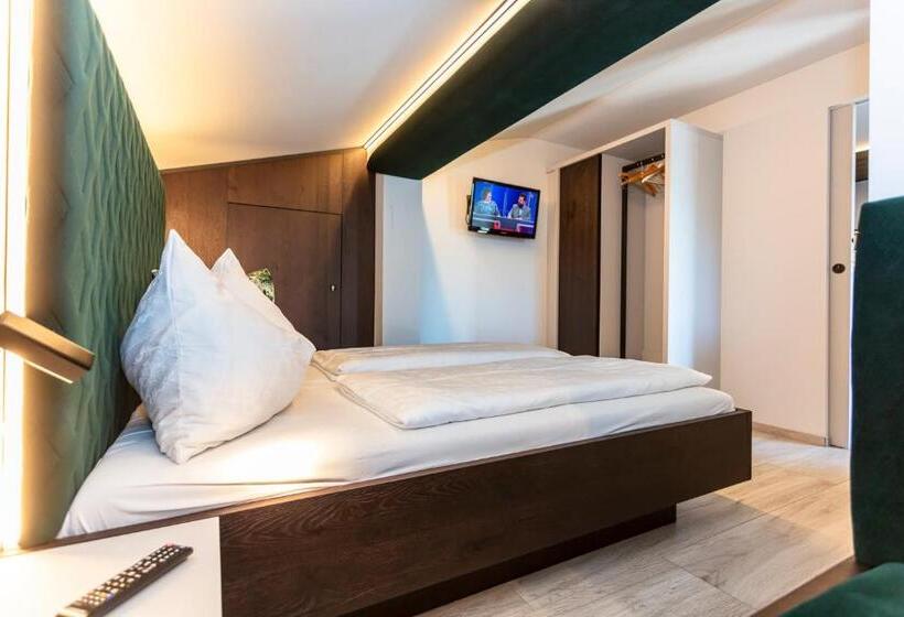 Apartamento 1 Dormitório com Sacada, Hettlerhof