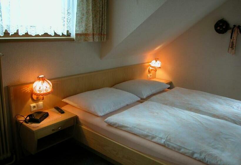 Familjerum, Haus Dorfer