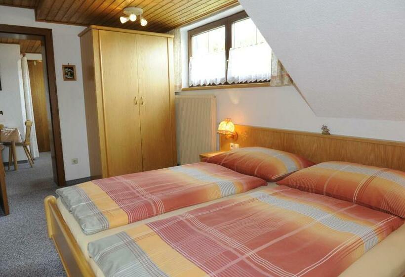 Quarto Familiar, Haus Dorfer