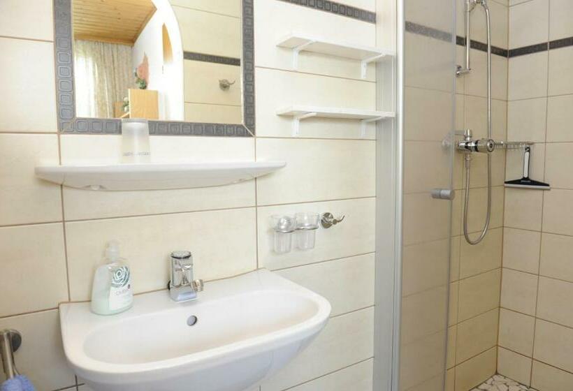 Familjerum, Haus Dorfer