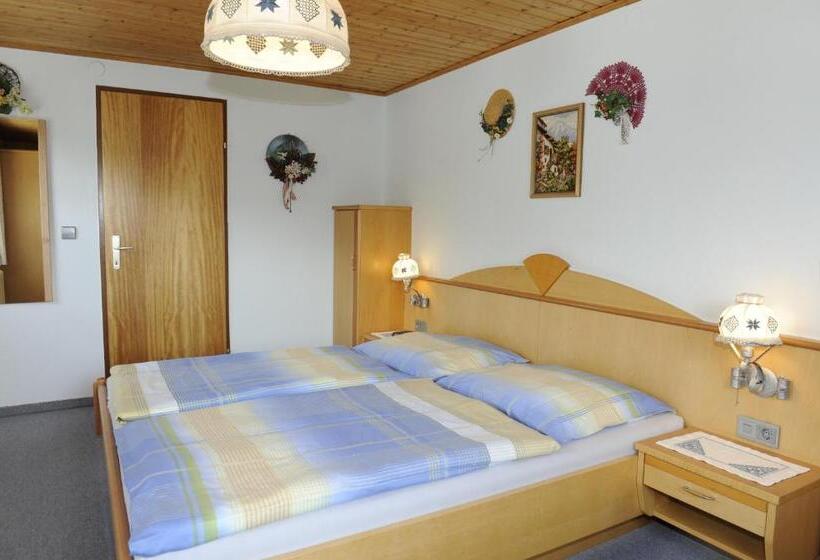 Quarto Familiar, Haus Dorfer