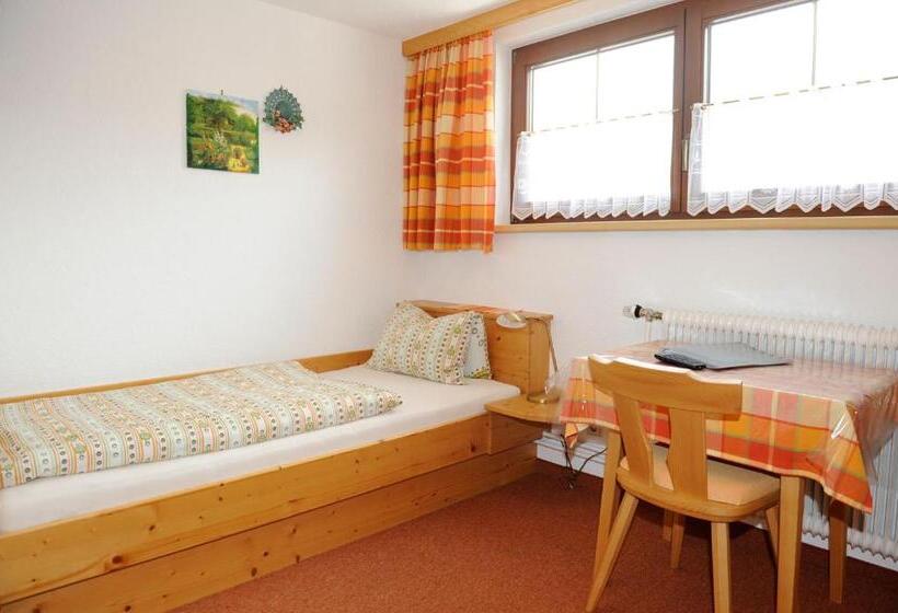 Quarto Estandar Individual, Haus Dorfer