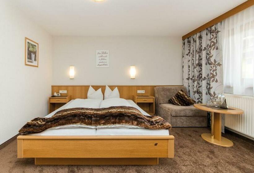 اتاق استاندارد با بالکن, Idhof