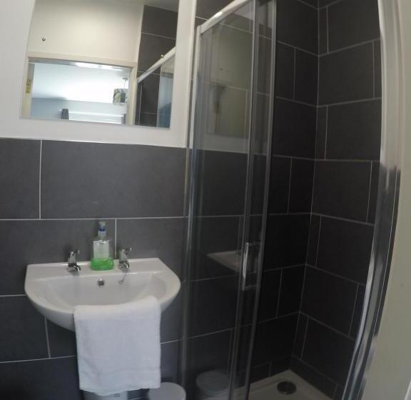 Семейный Номер, Rougey Lodge Hostel