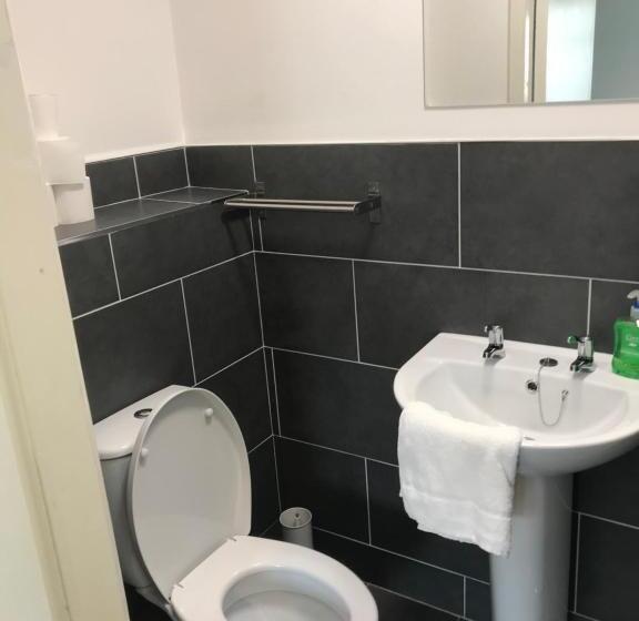 חדר אקונומי לארבעה, Rougey Lodge Hostel